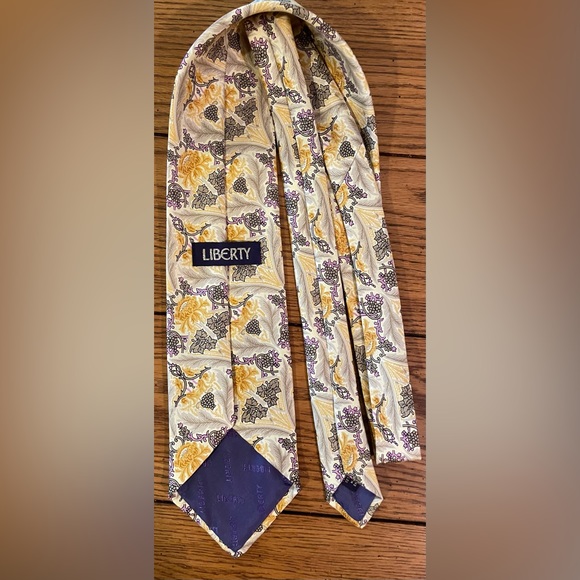 EUC LIBERTY Tie, gold/purple colors, grape vine flower pattern. - Picture 2 of 7